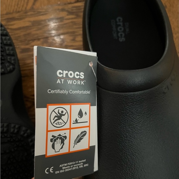 Brand new CROCS Wonen’s Black ‘On The Clock Work Slipon’ Relaxed Fit NEW - Picture 2 of 5
